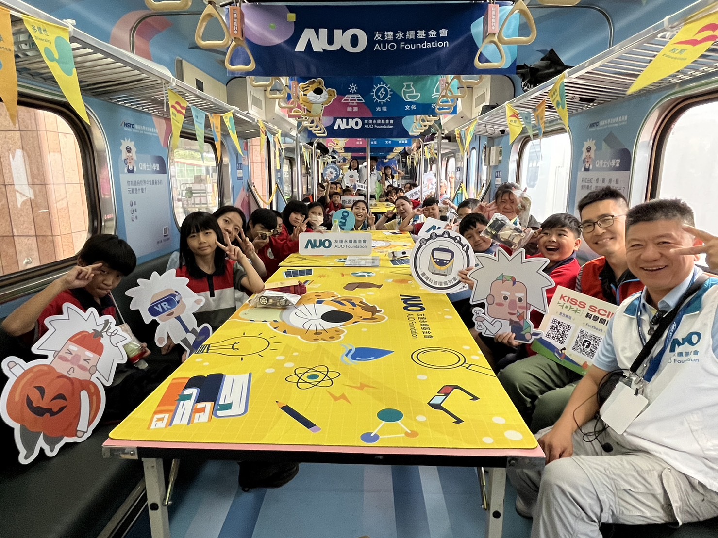 博天堂永續基金會參與「臺灣科普環島列車」，設計基礎科學車廂課程，以「淨零碳排和永續能源」為主題，讓學生透過創意實驗認識淨零知識，以及思考生活中的減碳行為